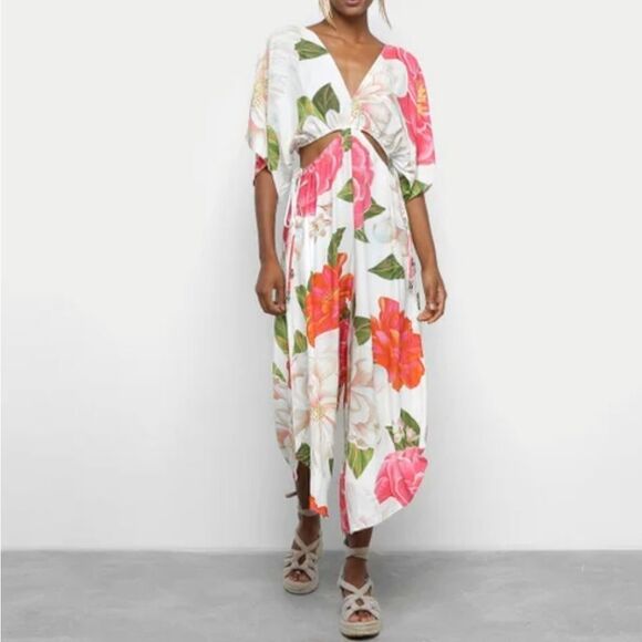 Farm Rio Cropped Floral Jumpsuit with Plunging V-Neckline. Large - Picture 1 of 10